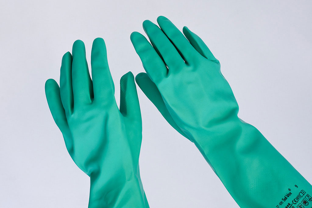 Beschermende kleding van IMG Europe, waaronder handbescherming zoals herbruikbare nitrillatex handschoenen