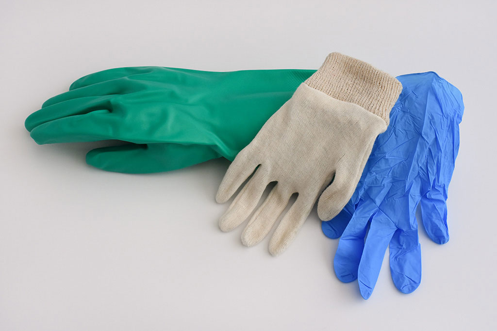 Beschermende kleding van IMG Europe, waaronder handbescherming zoals disposable handschoenen, herbruikbare nitrillatex handschoenen en katoenen handschoenen