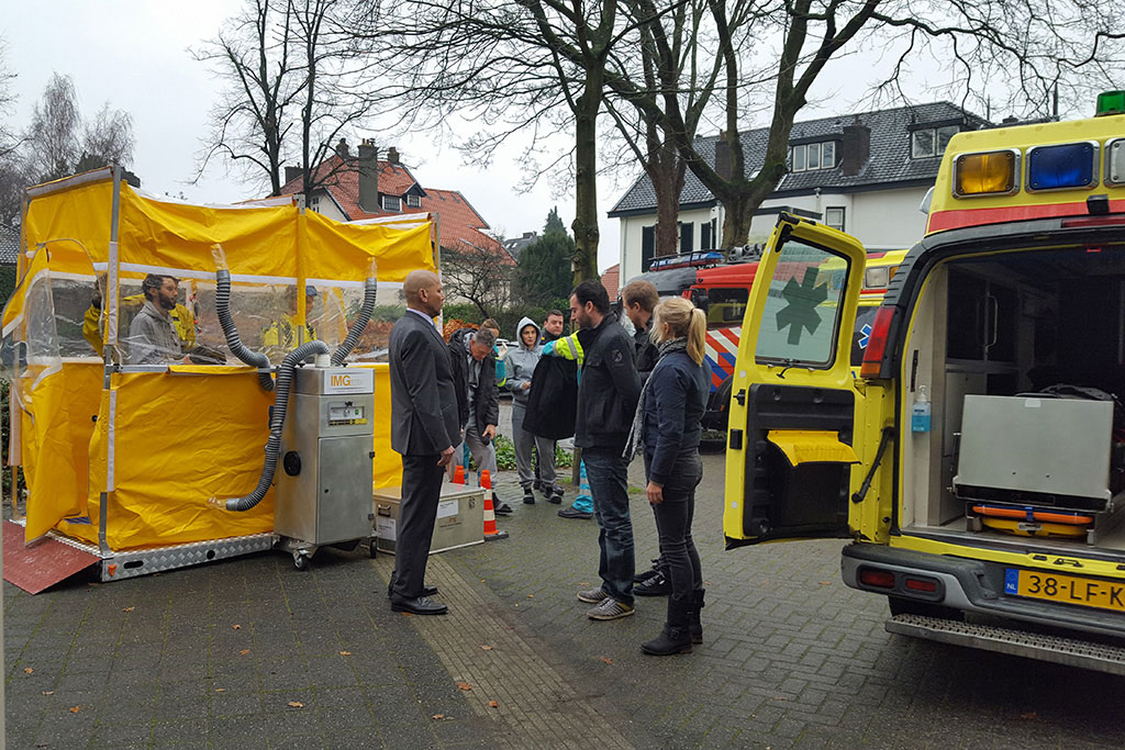 Opnames Moordvrouw met decontaminatie unit van IMG Europe